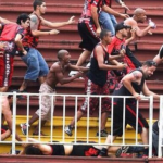 Batalla campal en Brasil entre hinchas del Paranaense y el Vasco da Gama (Vídeo)