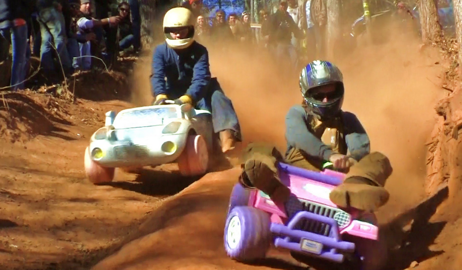 Carrera extrema con jeeps de Barbie 2013