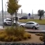 Así cogen las rotondas en Badajoz