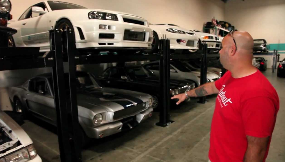 Al loro con el garaje de coches de Paul Walker... (Vídeo)