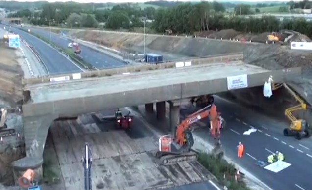 Cómo demoler un puente de 1.400 toneladas en menos de 16 horas