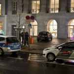 Empotra el coche contra una tienda de Apple