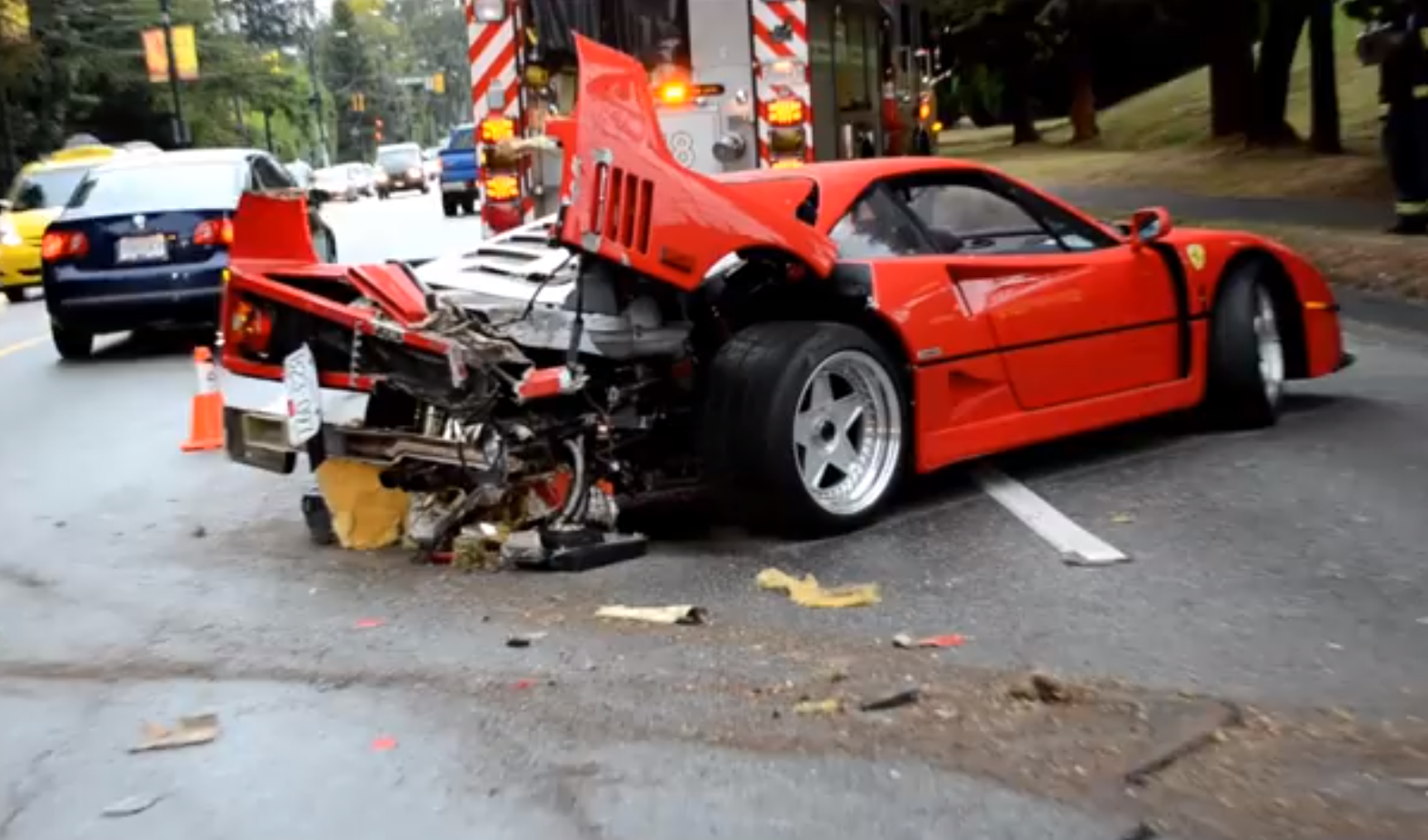 Así quedó su Ferrari F40...