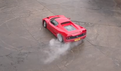 Ferrari F50 haciendo 'ballet' a cámara lenta. Impresionante