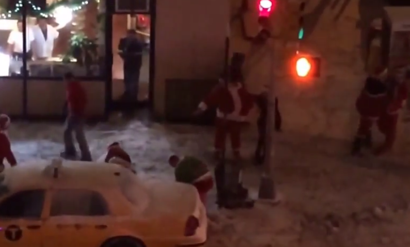 Pelea entre 8 hombres borrachos disfrazados de Papá Noel
