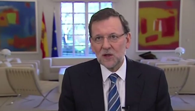 Rajoy lee sin mirar a cámara su mensaje de homenaje a la Constitución (Vídeo)