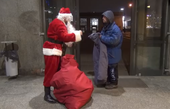 Porque un día como hoy, los sin techo también se merecen un regalo