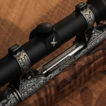 El rifle de oro y cristales Swarovski que utilizaba el Rey de España para cazar elefantes