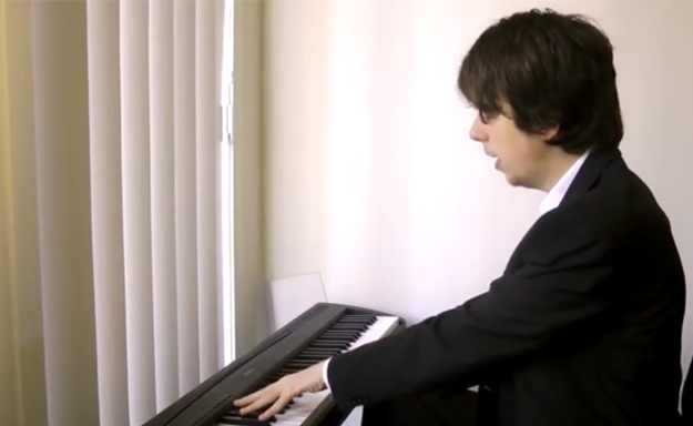 Cómo hacer que sabes tocar el piano cuando en realidad no tienes ni idea