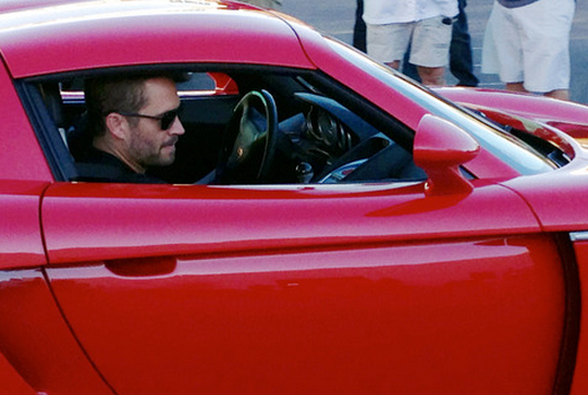 Las últimas fotos de Paul Walker en su Porsche Carrera GT antes del accidente