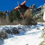 Wingsuit muy muy cerca del suelo