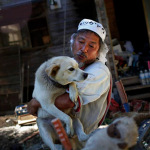 Keigo Sakamoto, el último habitante de Fukushima, cuida más de 500 animales abandonados