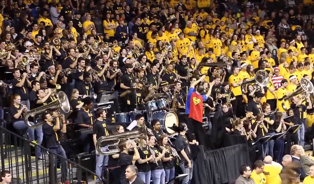 La VCU Pep Band tocando el 'Wrecking Ball' de Miley Cyrus