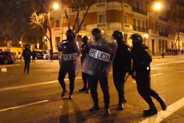 La manifestación en apoyo a Gamonal desde Madrid. Antidisturbios: ''Cállate tú que eres más puta que Caín''