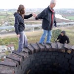 Caminando por una chimenea a 110 metros de altura sin ningún tipo de seguridad