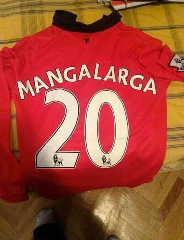 Pedir una camiseta de manga larga del Manchester United a una web china y que te envíen esto