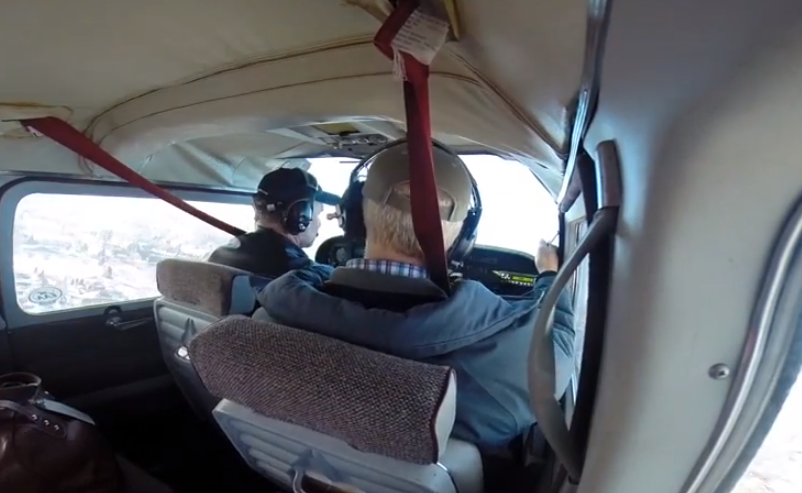 Un ganso se estrella contra el parabrisas de un avión (Vídeo)