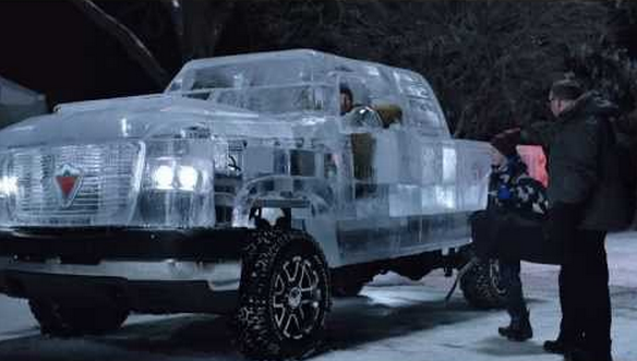 Impresionante: Una pick-up hecha con bloques de hielo