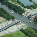 Un empresa sevillana construye al revés el primer puente levadizo de Chile