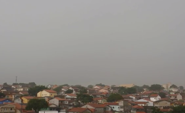 Rayo golpeando una casa en Brasil