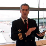 Iberia planea sustituir los manuales de a bordo de sus pilotos por iPads
