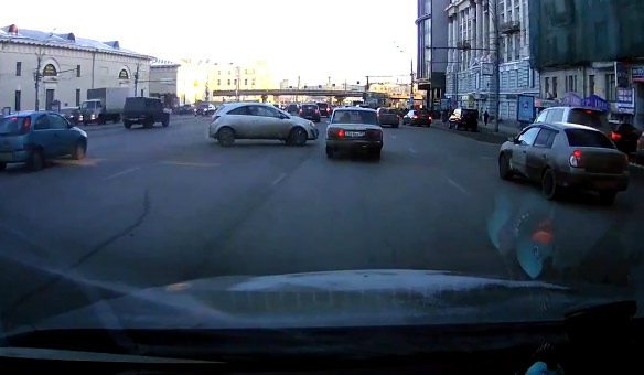 Así es como aparcan en Rusia