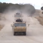 Los camiones del ejército americano conducen solos (Vídeo)
