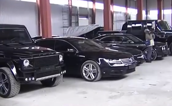 Al loro... La colección de coches del hijo del expresidente de Ucrania