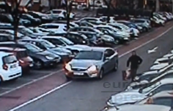 Roba un coche con un bebé de 16 meses en el interior. Leganés, Madrid (Vídeo)