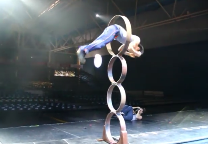 Kai Hou desafía a la gravedad con sus acrobacias
