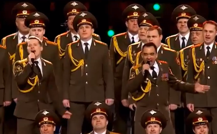 El Coro de la policía rusa cantando el Get Lucky de Daft Punk