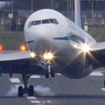 El tren de aterrizaje de un avión Boeing 767 al límite