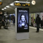 Genial anuncio interactivo en el metro para una línea de productos para el cabello