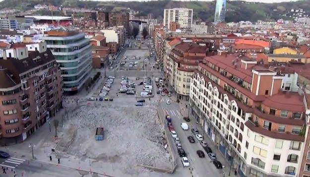 Impresionante vídeo del desmantelamiento del viaducto de Sabino Arana en dos minutos
