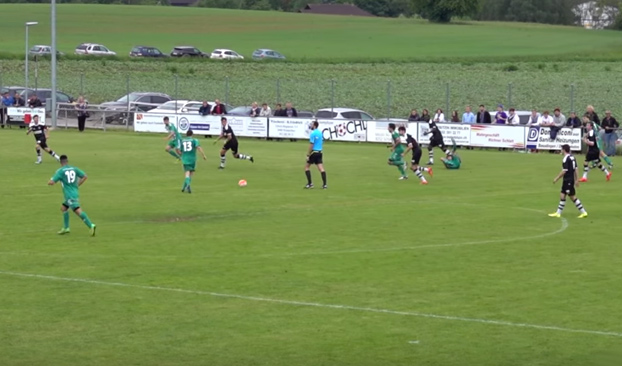 El autogol más ridículo a unos segundos de finalizar el partido