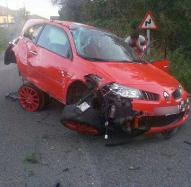 accidente-renault-megane-rojo-2