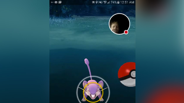 Pokémon GO se cobra una nueva 'víctima': Un hombre cae a un estanque cuando transmitía en vivo