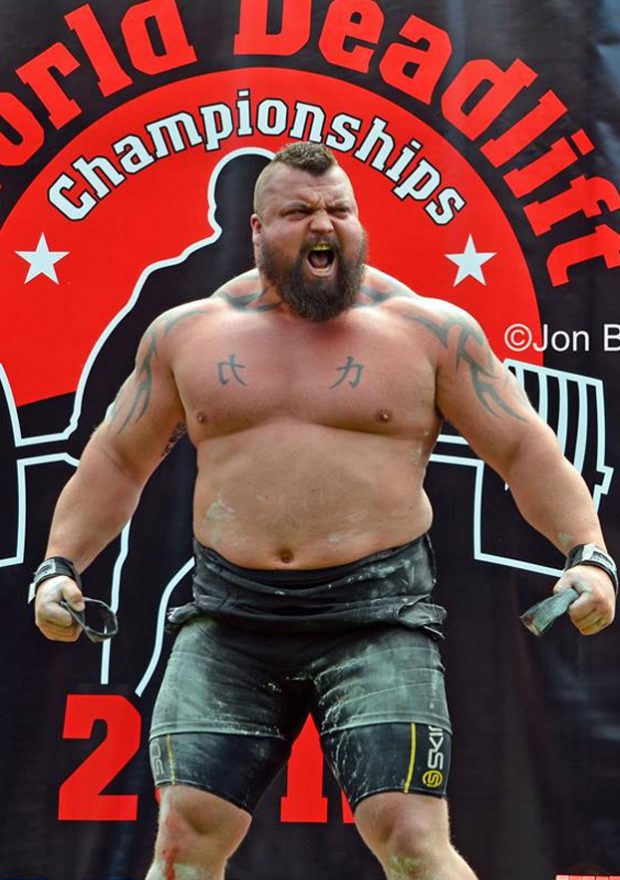 Eddie Hall ''La Bestia'' levanta 500 kilos de peso y casi muere en el