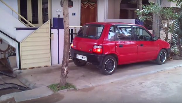 Cuando tienes poco espacio para meter el coche pero eres un genio