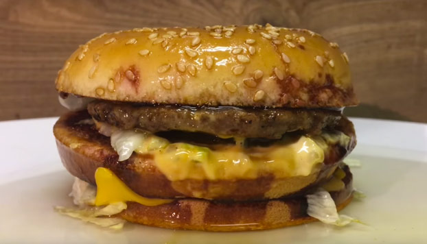 Esto es lo que ocurre si echamos ácido sulfúrico sobre una hamburguesa Big Mac