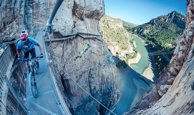 David Cachón recorre ''El Caminito del Rey'' en su moutain bike