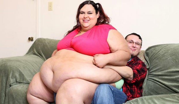 Esta mujer de 27 años quiere ser la más obesa del mundo y su novio le está ayudando en su objetivo
