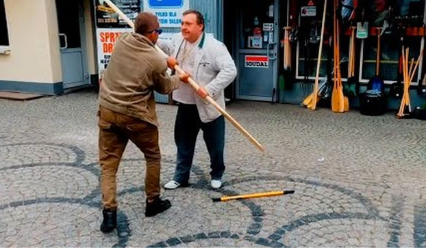 Cuando llevas unas copas de más y te crees Rambo