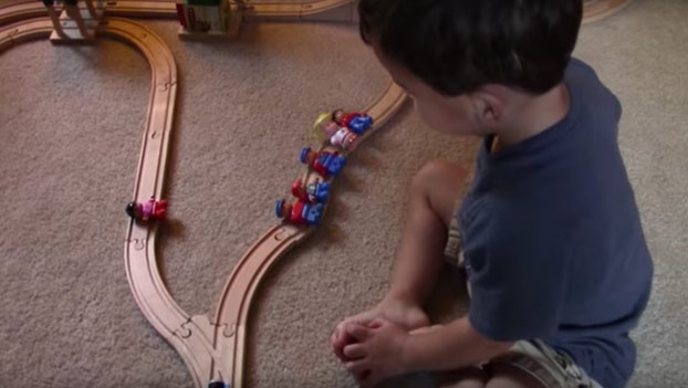 El dilema del tren: Esta es la solución del hijo de dos años de un profesor de psicología