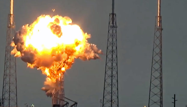 Así fue la explosión del cohete Falcon 9 de SpaceX. Adiós a 260 millones de dólares