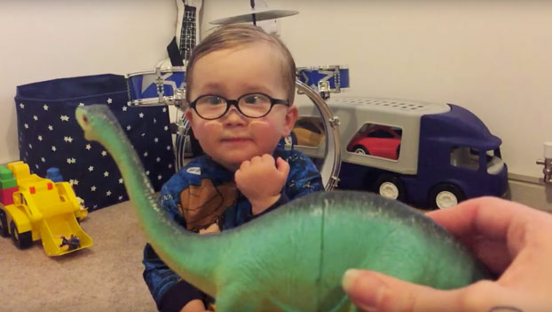 Noel, el niño de 'Batman lo hizo', nos da ahora una lección sobre dinosaurios