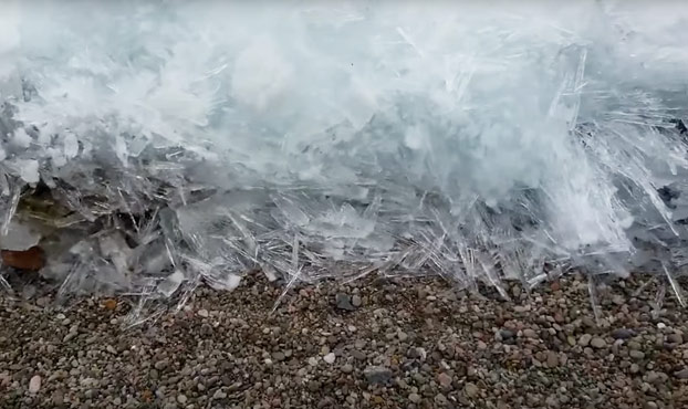 Un tsunami de hielo en el lago Baikal (Vídeo)