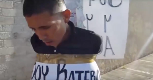 Atrapan a un ladrón y lo atan a un poste de la luz