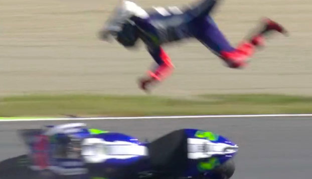 Jorge Lorenzo evacuado en helicóptero después de esta brutal caída en Japón (Vídeo)