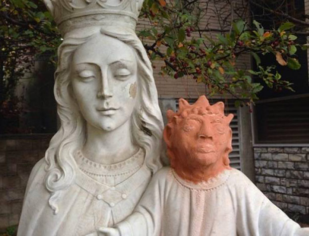 Una mujer restaura con arcilla una escultura de Jesús realizada en mármol y convierte la obra en el nuevo 'Ecce Homo'
